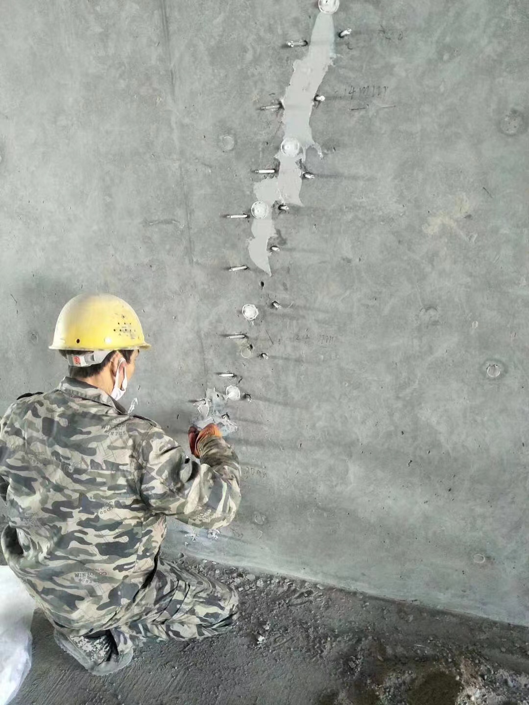 通化混凝土楼板裂缝加固施工的方案